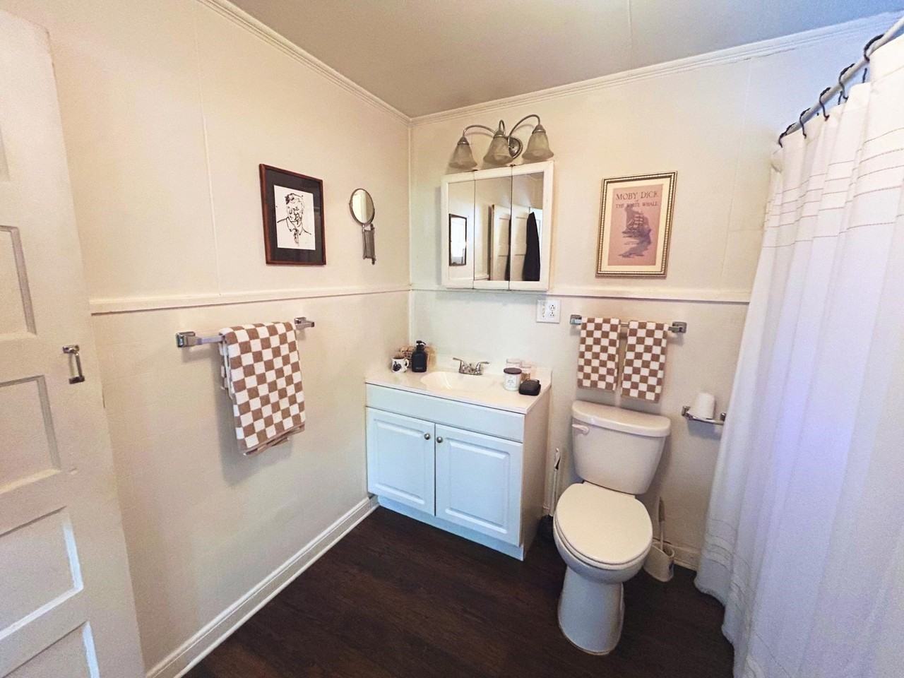 809 Harris St - Photo 3 of 6