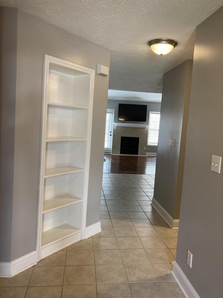 405 Paisley Ct - Photo 2 of 18