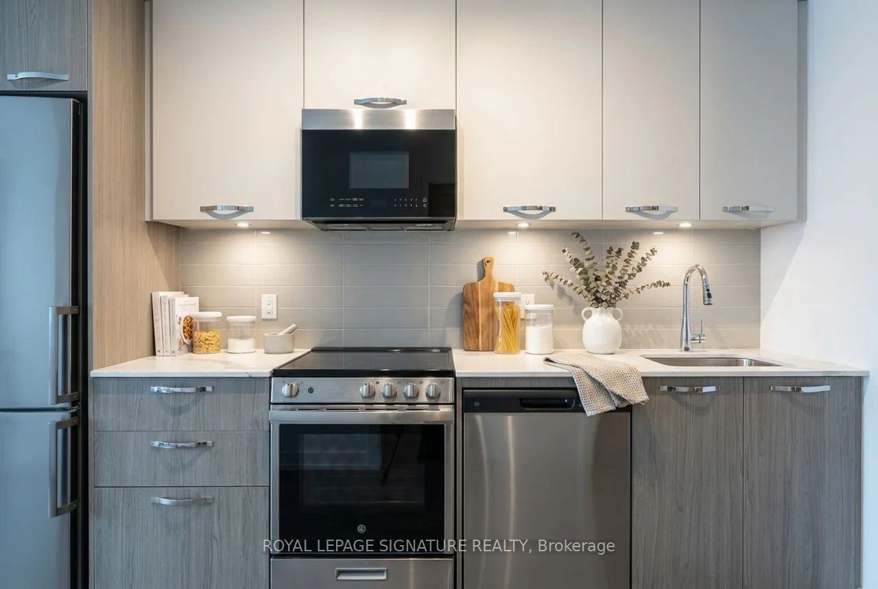 75 James Street South #1421 - Photo 2 of 8