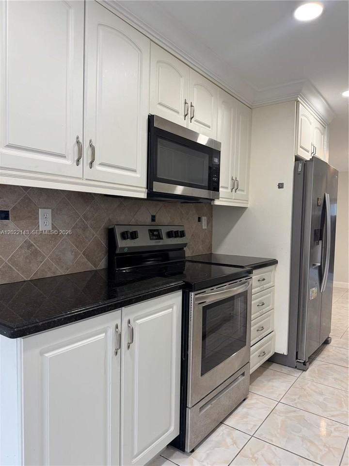 8231 Nw 8th Pl #3 - Photo 5 of 31