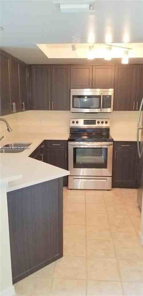 4191 N Haverhill Rd #403 - Photo 3 of 8
