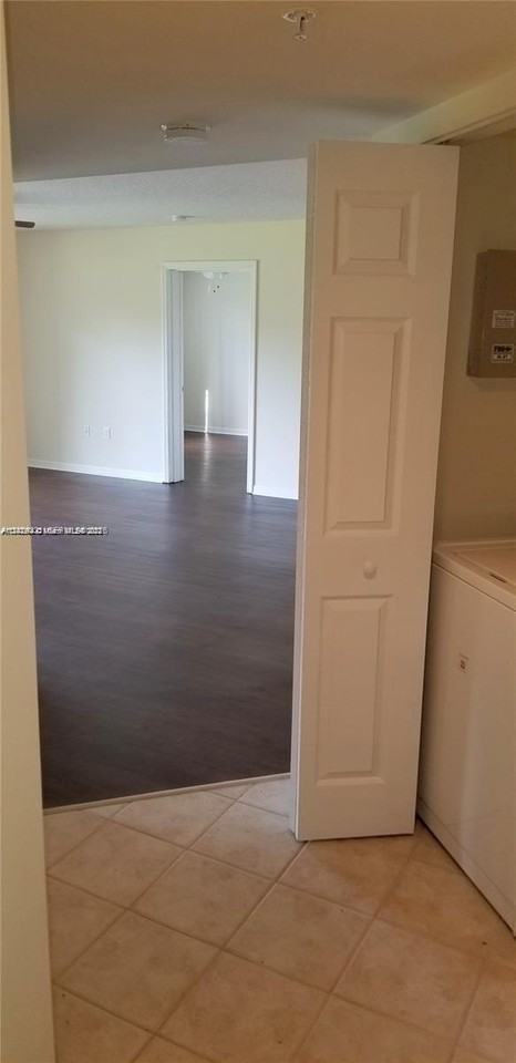 4191 N Haverhill Rd #403 - Photo 4 of 8