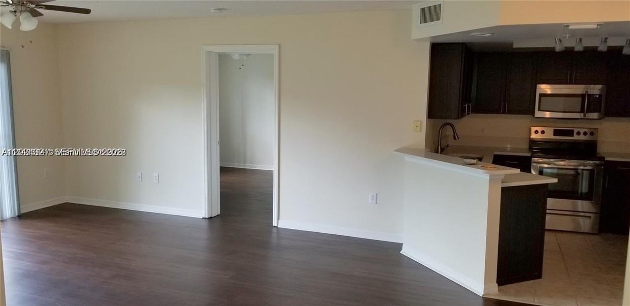 4191 N Haverhill Rd #403 - Photo 6 of 8