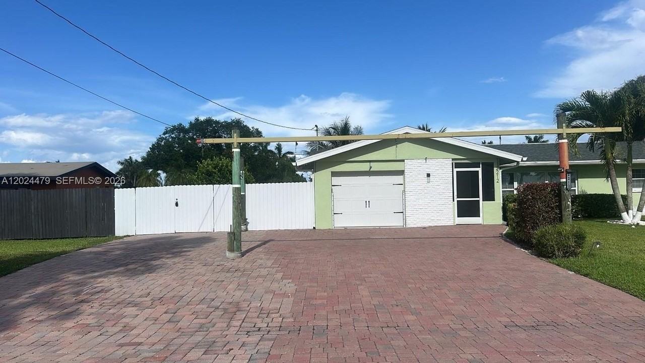 2212 Club House Rd - Photo 3 of 40