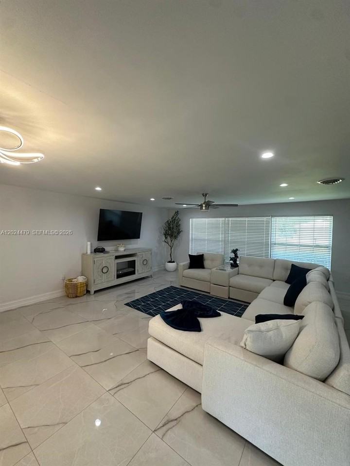 2212 Club House Rd - Photo 6 of 40