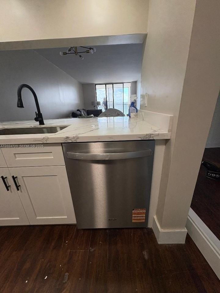 111 Lake Emerald Dr #302 - Photo 3 of 24