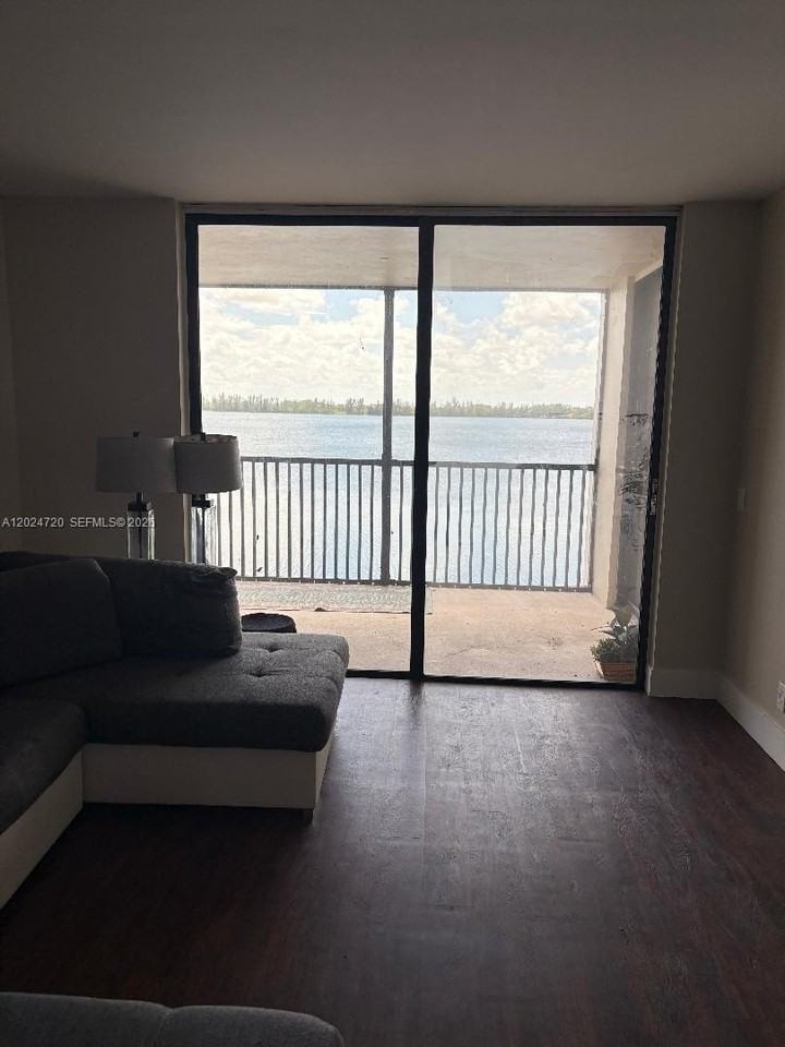 111 Lake Emerald Dr #302 - Photo 5 of 24