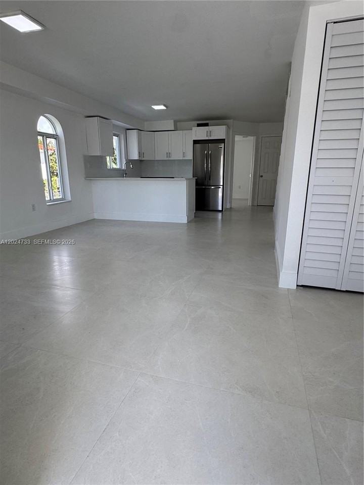 3305 Sw 28th St #3305 - Photo 3 of 17