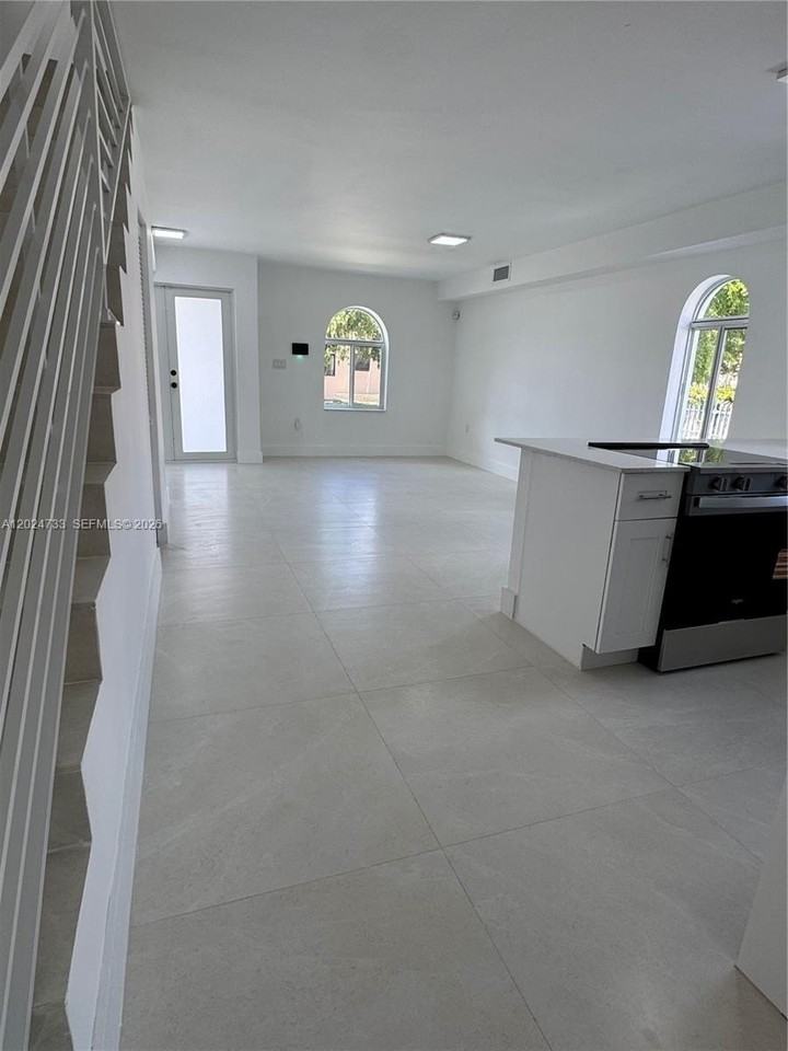 3305 Sw 28th St #3305 - Photo 4 of 17