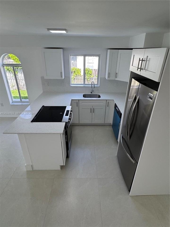 3305 Sw 28th St #3305 - Photo 5 of 17