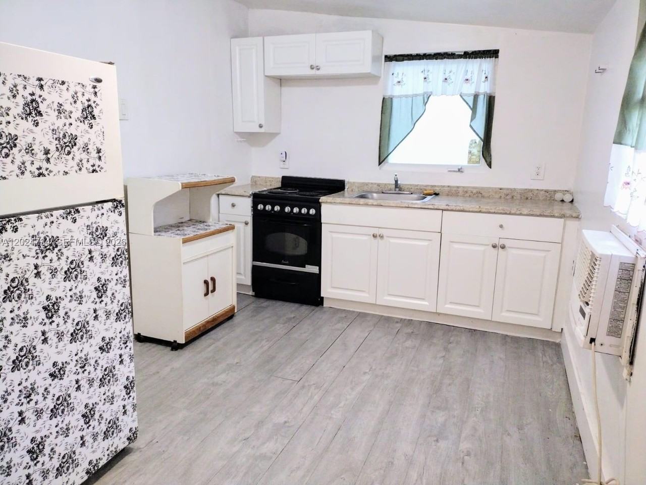 5647 Nw 5th Ct #B - Photo 4 of 5