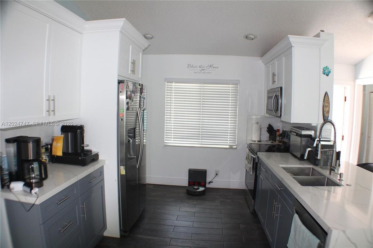 1317 Sw 82nd Ave - Photo 7 of 29