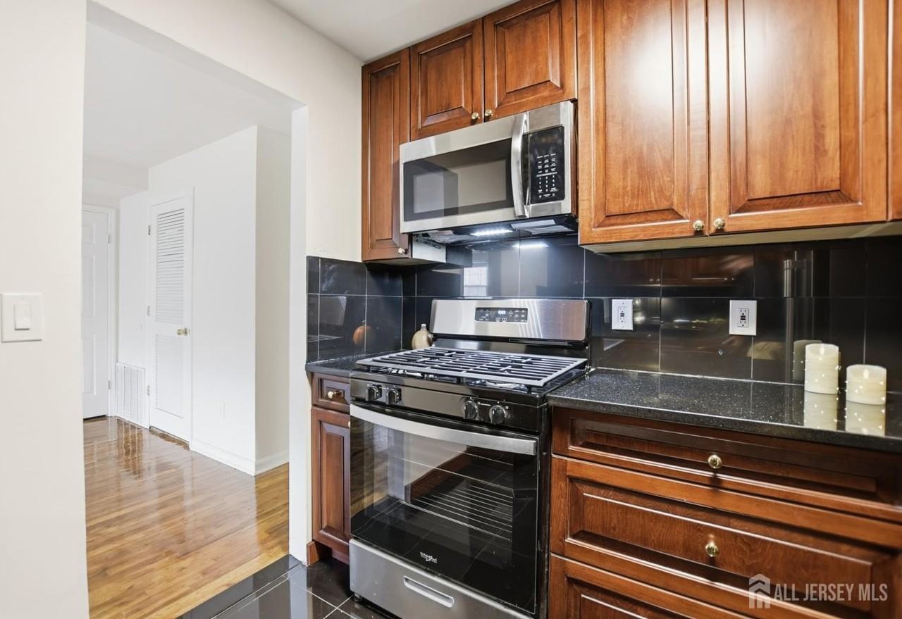 71 College Dr - Photo 3 of 7