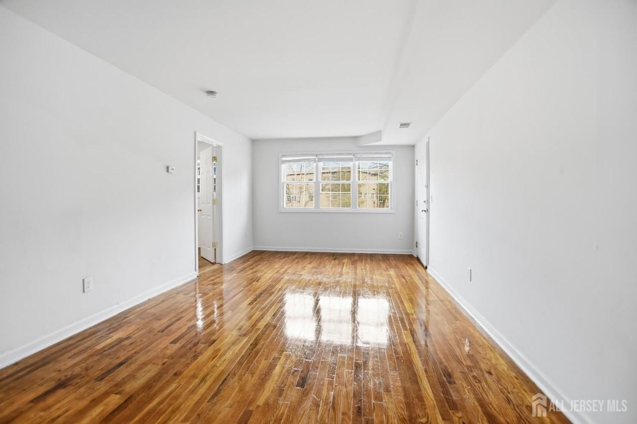 71 College Dr - Photo 5 of 7