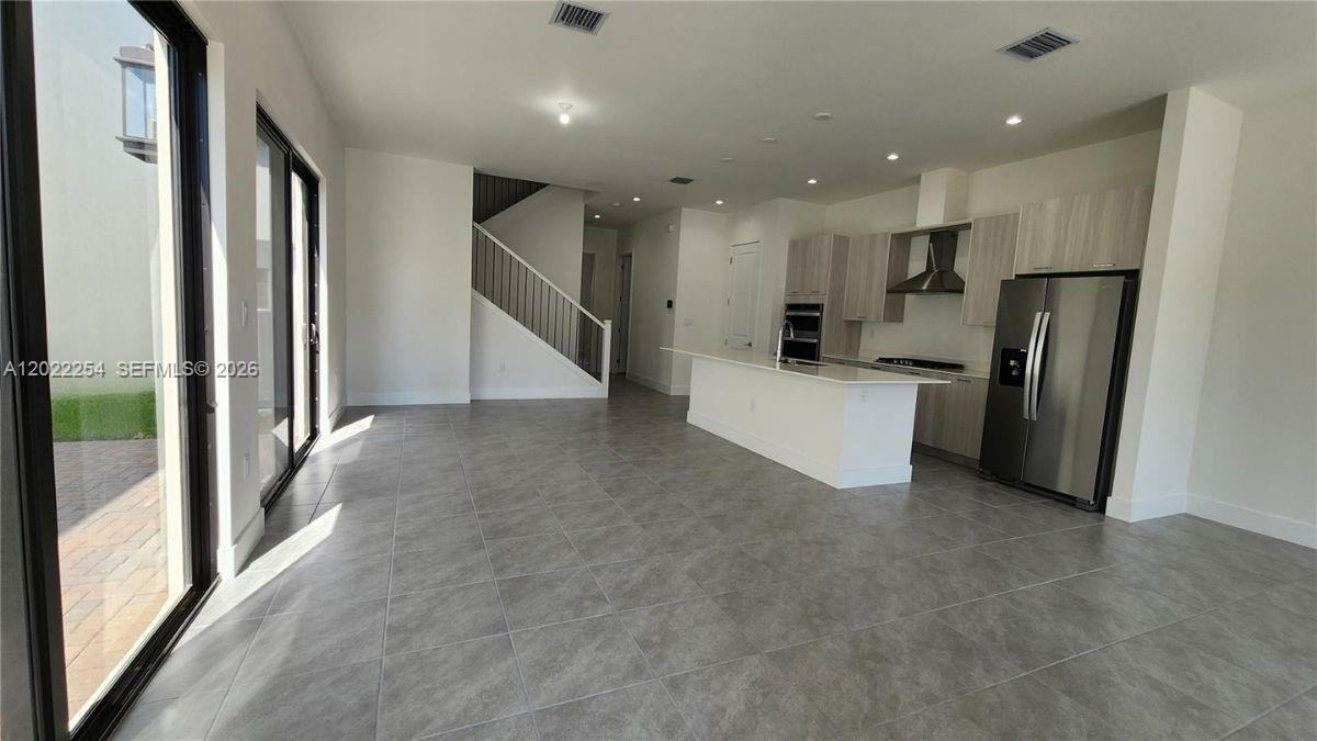 8119 Nw 42nd St - Photo 3 of 8