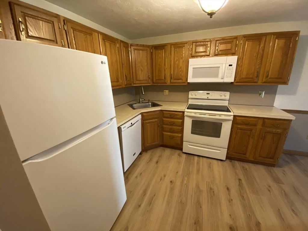 501 Ridgefield Cir #B - Photo 3 of 17