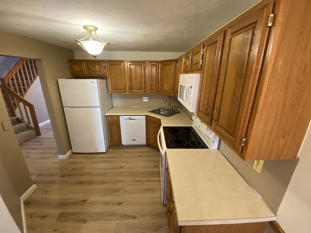 501 Ridgefield Cir #B - Photo 4 of 17