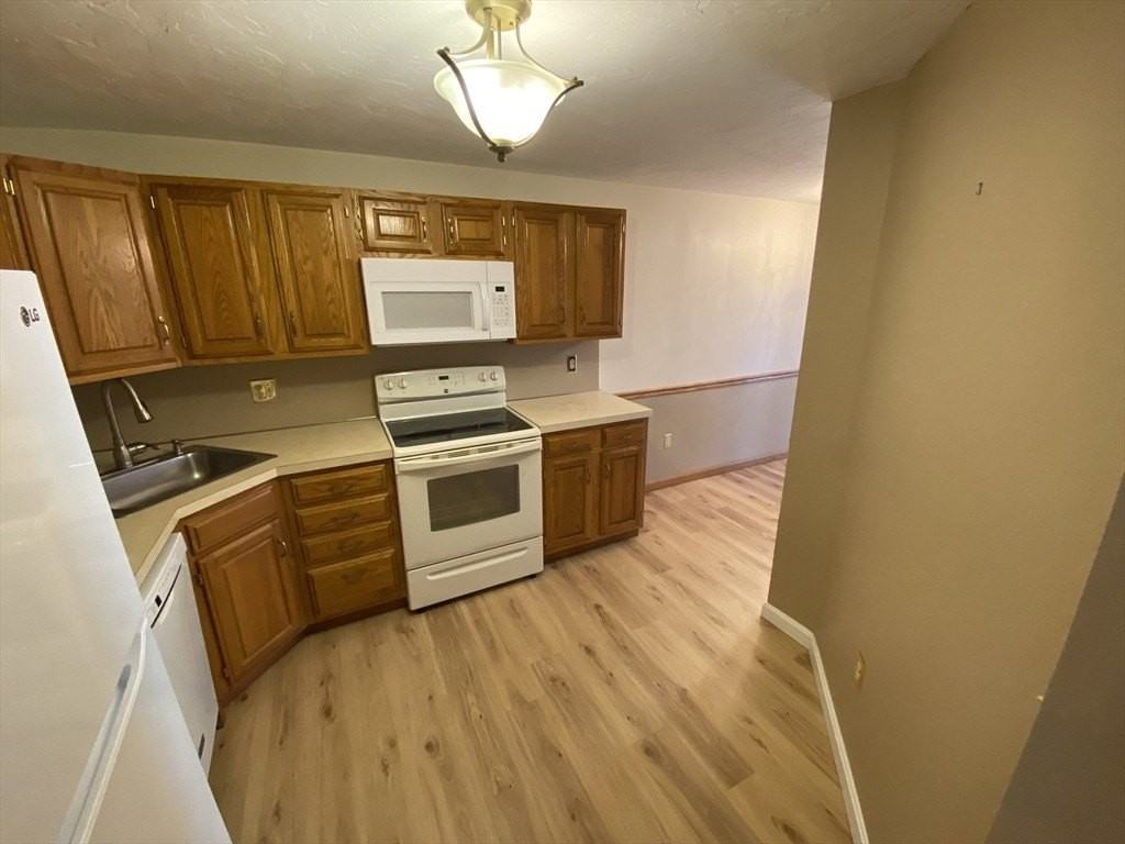 501 Ridgefield Cir #B - Photo 5 of 17
