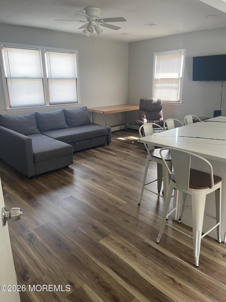 127 Hancock Ave - Photo 2 of 12