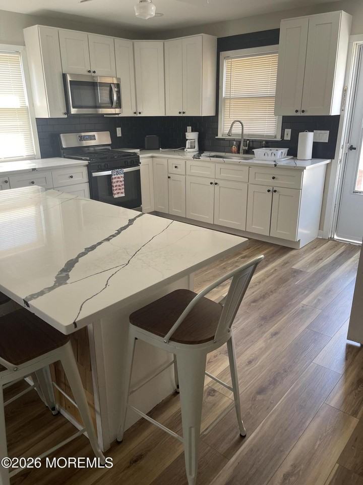 127 Hancock Ave - Photo 3 of 12