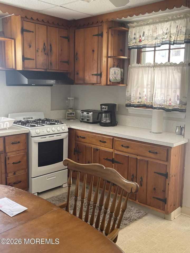 127 Hancock Ave - Photo 2 of 17