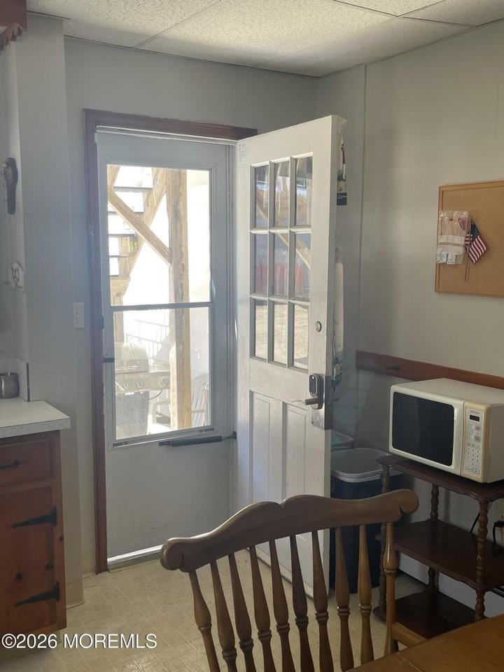 127 Hancock Ave - Photo 4 of 17