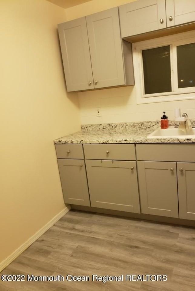 683 Mantoloking Rd - Photo 3 of 9