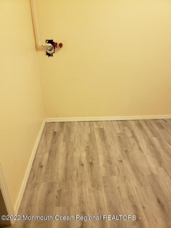 683 Mantoloking Rd - Photo 4 of 9