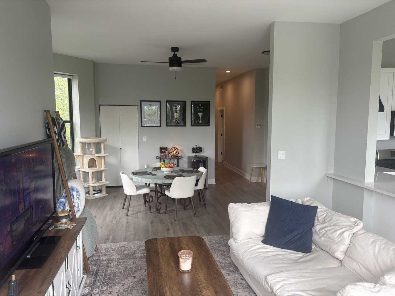 1456 W Addison St #3 - Photo 4 of 19