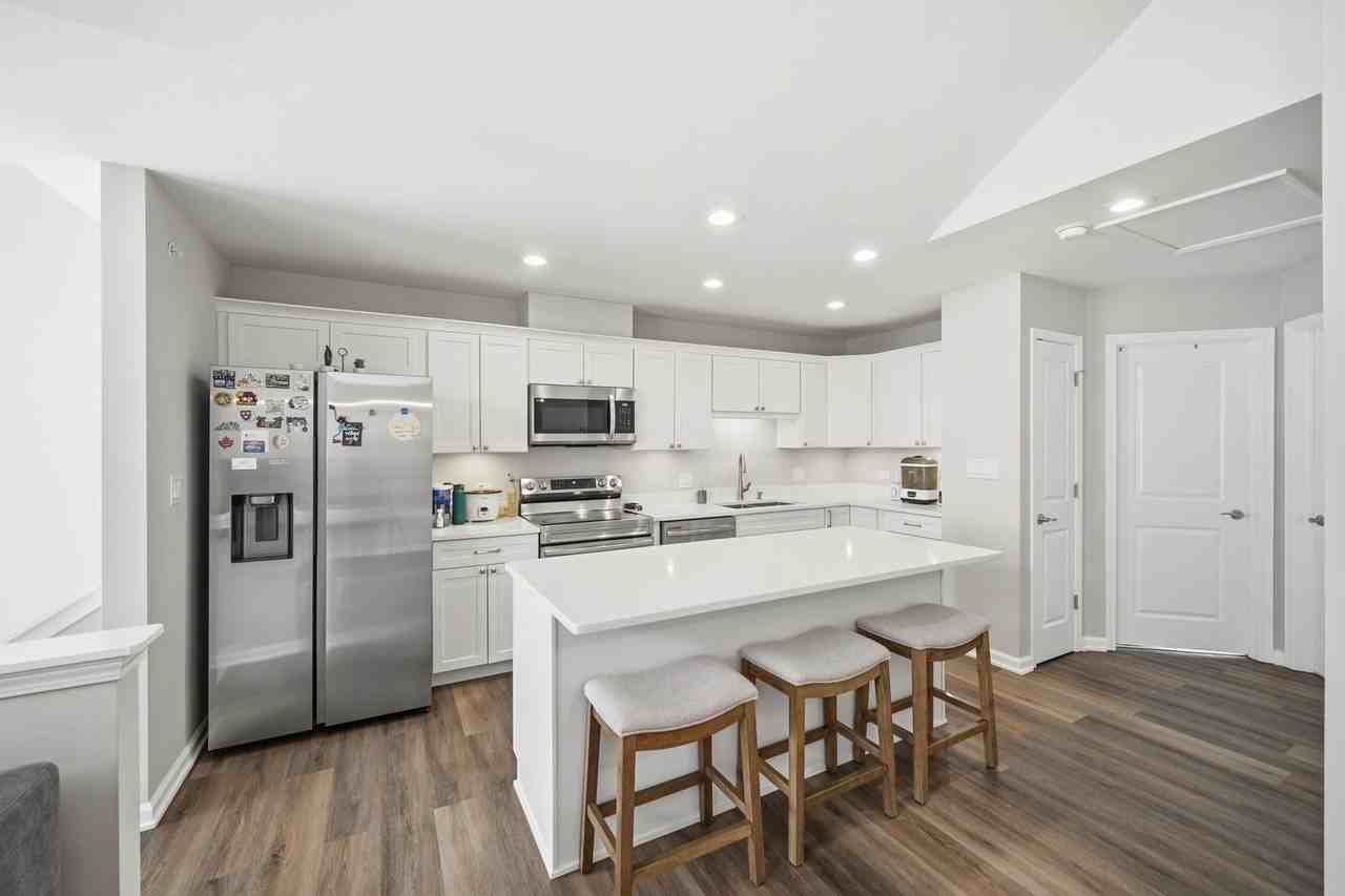 7214 Farmstead Ln - Photo 6 of 30