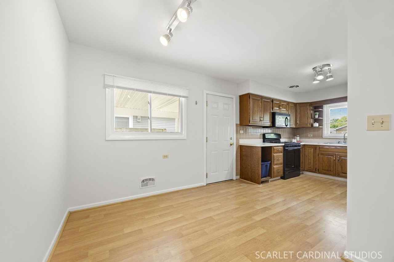569 S Park Rd - Photo 4 of 11