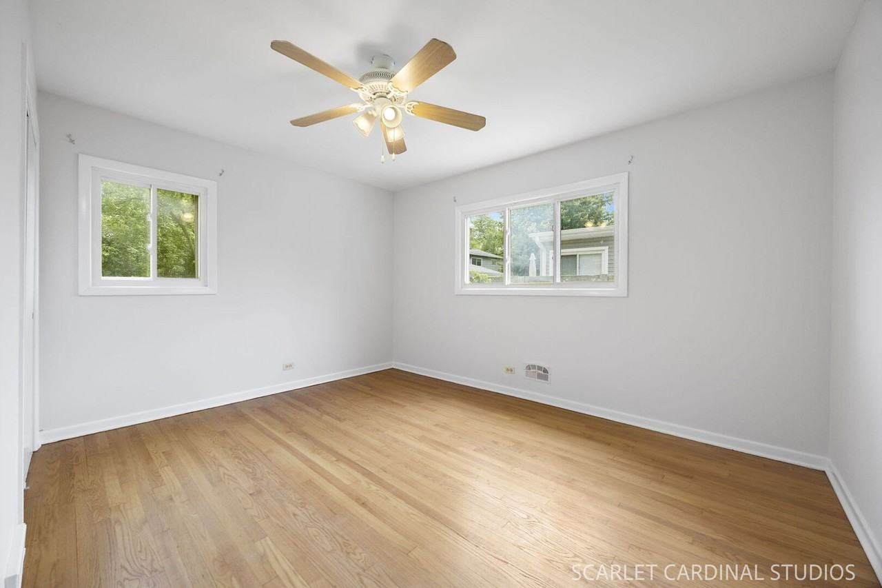 569 S Park Rd - Photo 6 of 11