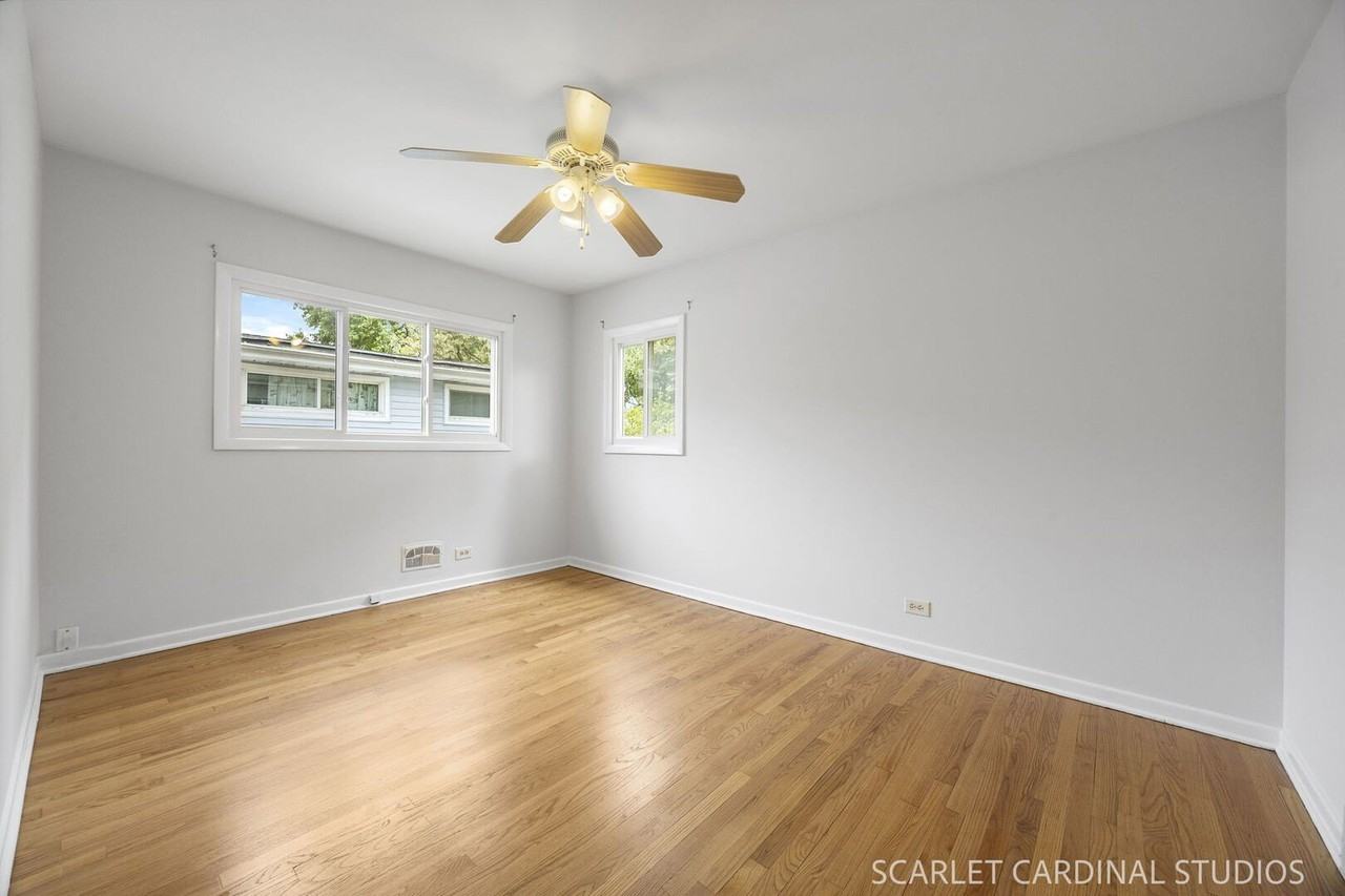 569 S Park Rd - Photo 7 of 11