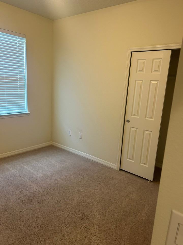 3520 Starkey Dr #1 - Photo 5 of 36