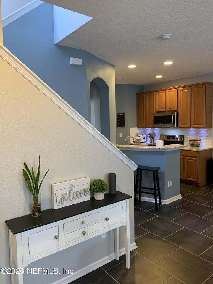 3740 Creswick Cir #8 - Photo 5 of 25