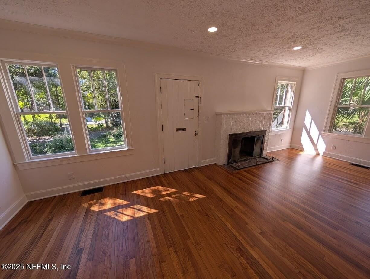 1429 Azalea Dr - Photo 3 of 31