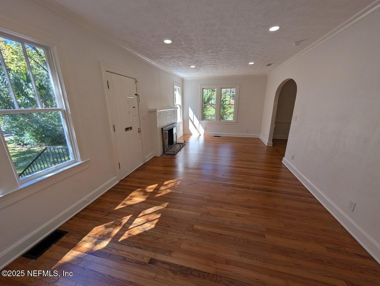 1429 Azalea Dr - Photo 4 of 31