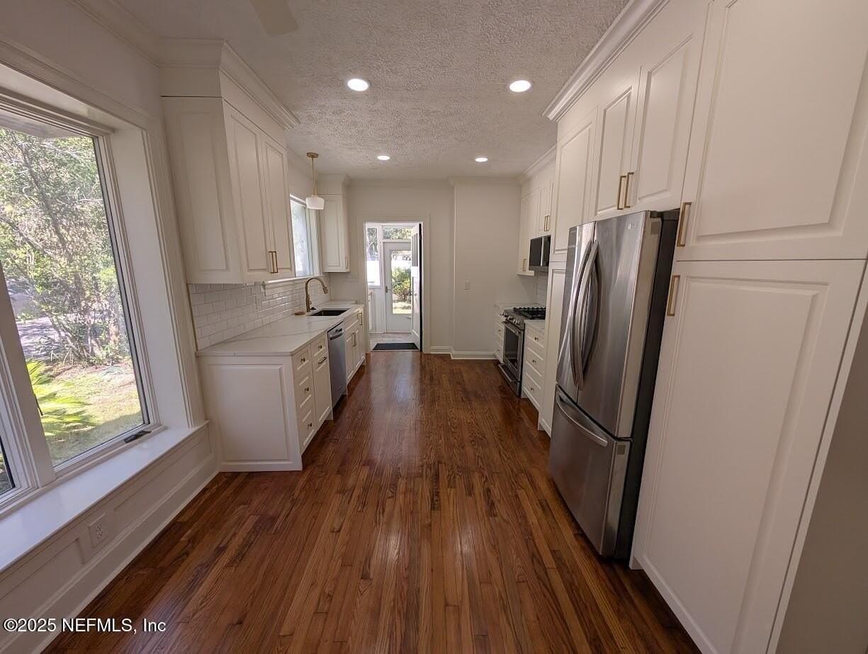 1429 Azalea Dr - Photo 5 of 31