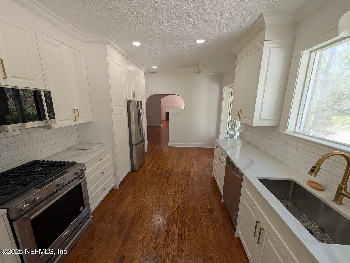 1429 Azalea Dr - Photo 6 of 31