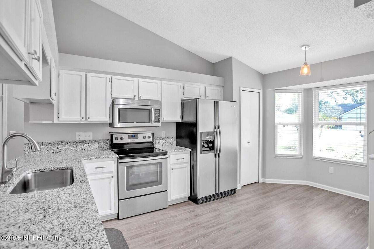 3184 Ryans Ct - Photo 2 of 21