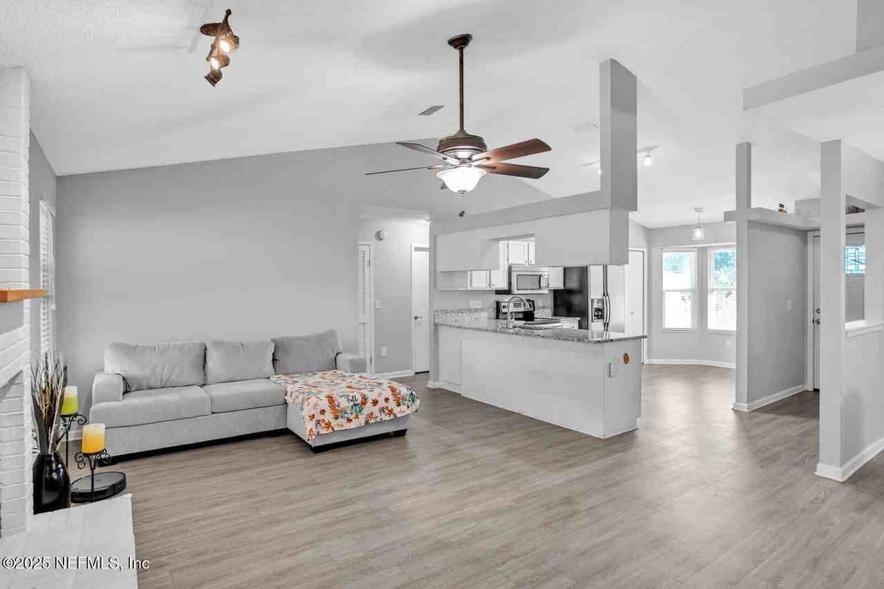 3184 Ryans Ct - Photo 4 of 21