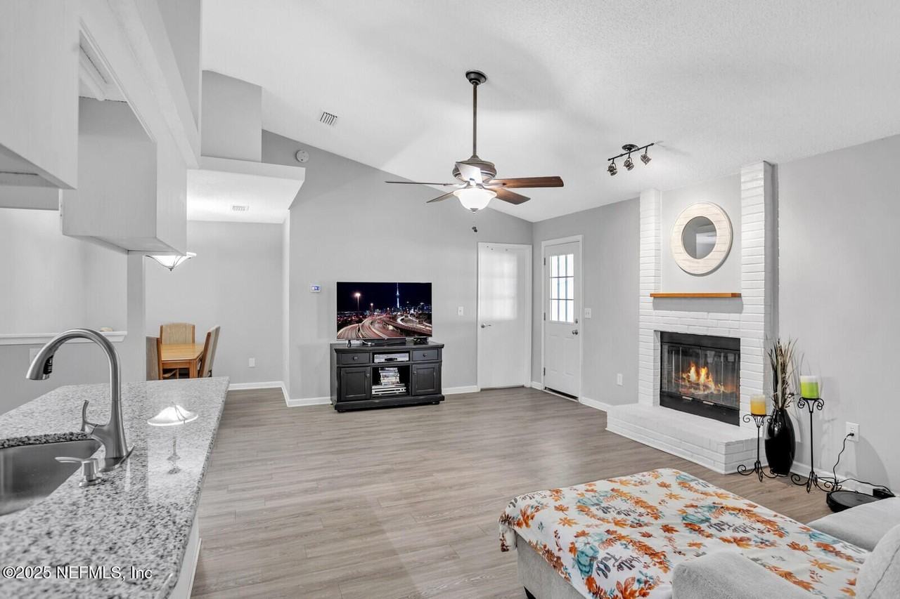 3184 Ryans Ct - Photo 5 of 21