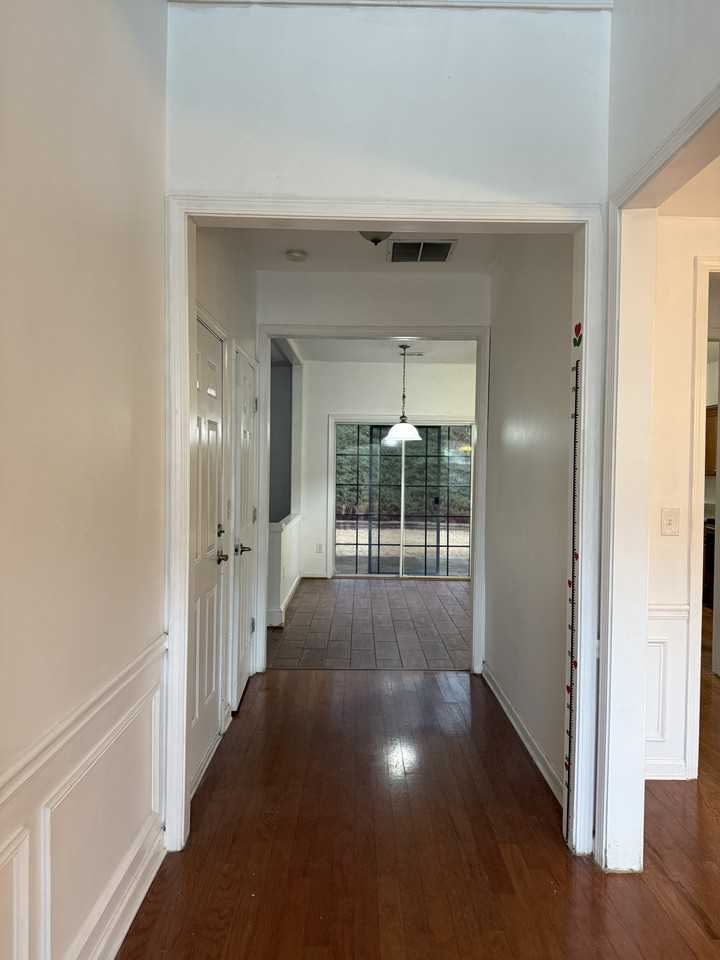 425 Friars Head Dr #1 - Photo 3 of 20