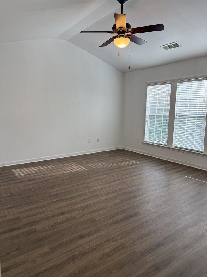 425 Friars Head Dr #1 - Photo 5 of 20