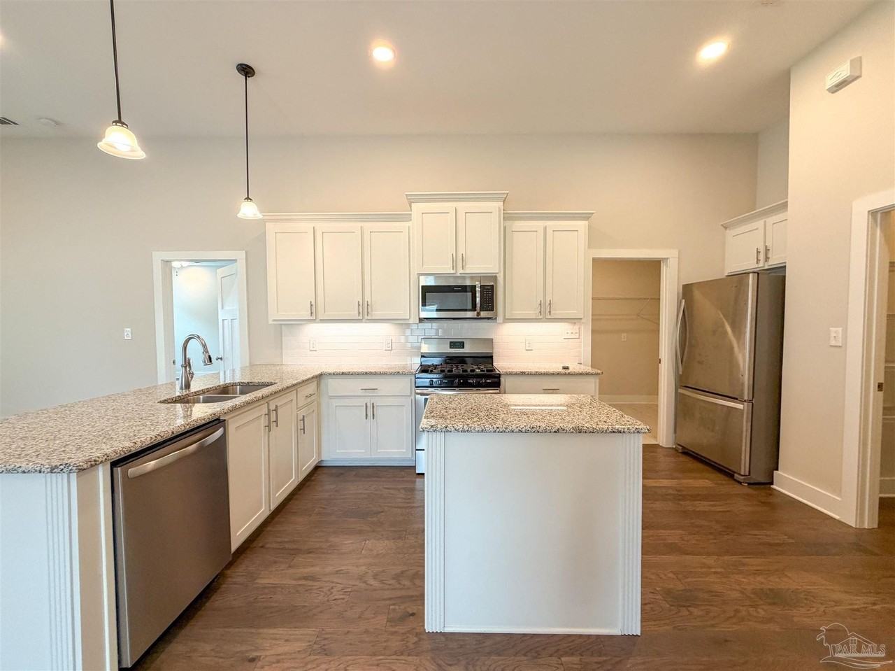 5841 Winifred Ave - Photo 6 of 36