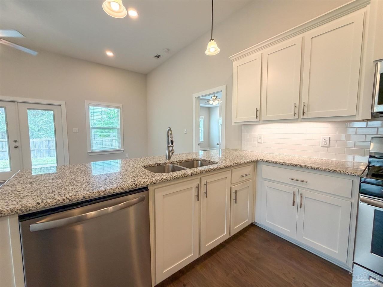 5841 Winifred Ave - Photo 7 of 36
