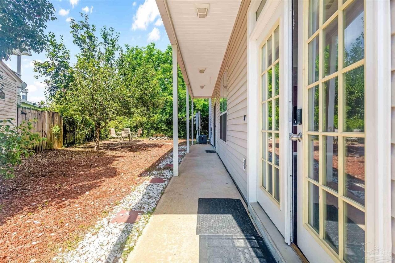 13 Chatelaine Cir Se - Photo 2 of 35