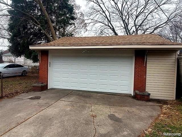 20441 Mitchell St - Photo 3 of 17
