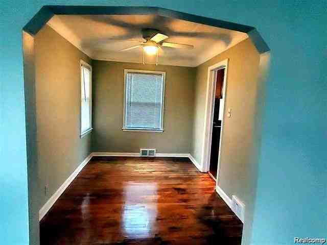 20441 Mitchell St - Photo 5 of 17