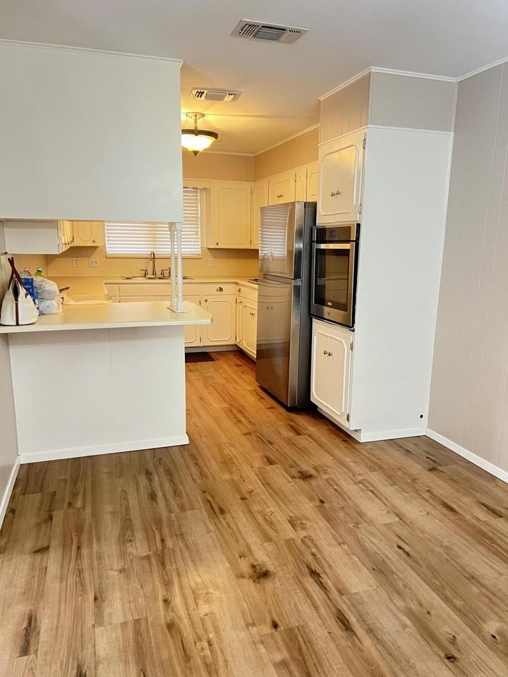 2820 Lindenwood Dr - Photo 4 of 13